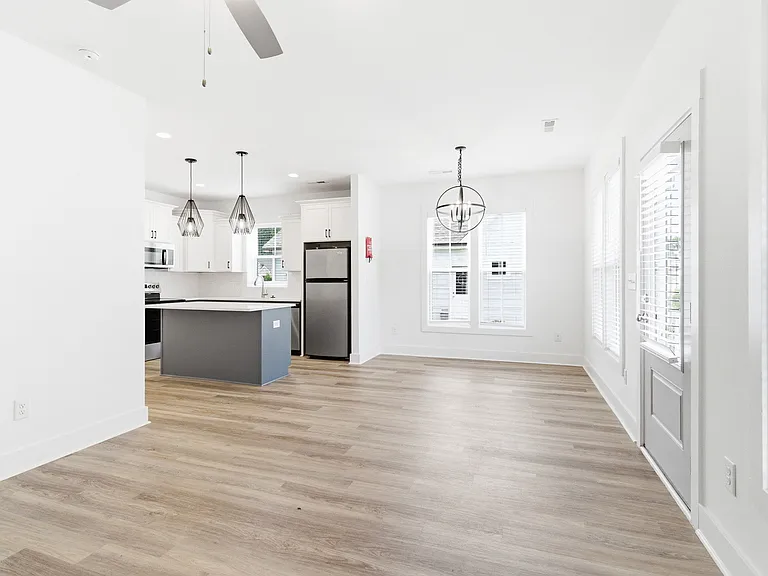4003 Nairn Dr — Photo 3