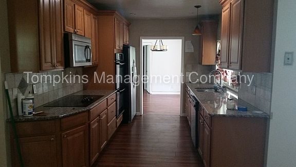4th image of 9403 NW 37th Ct