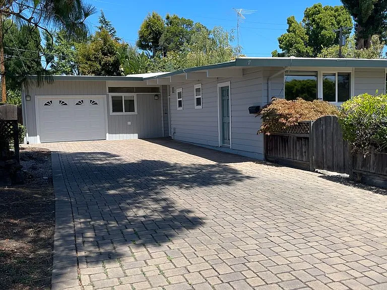 9 Roosevelt Cir — Photo 1