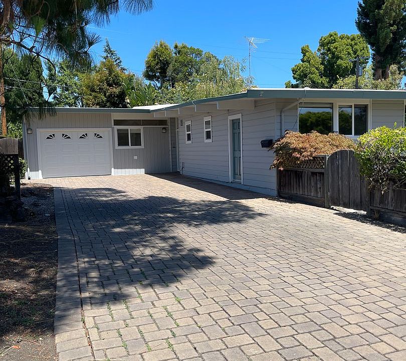 1st image of 9 Roosevelt Cir