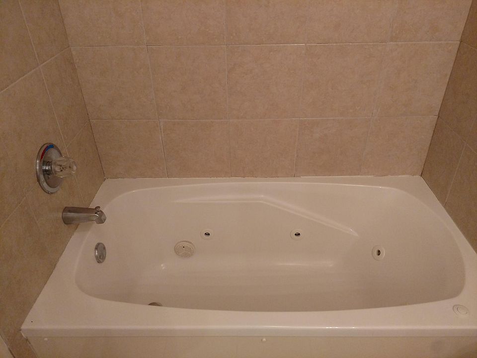 Jetted Bathtub with Tile Surround