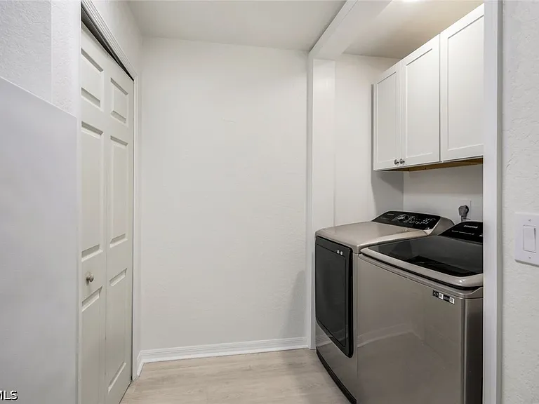 2556 SW 28th Pl — Photo 22