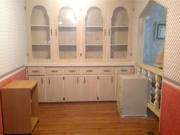 3rd image of 4213 Cedarwood St