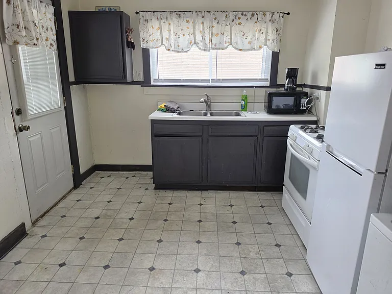 408 6th St #408 — Photo 3