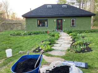 905 Barnestown Rd, Hope, ME 04847