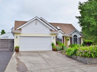 1260 Ashwood Ct, Lebanon, OR 97355