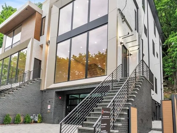 582B Undercliff Ave, Edgewater, NJ 07020