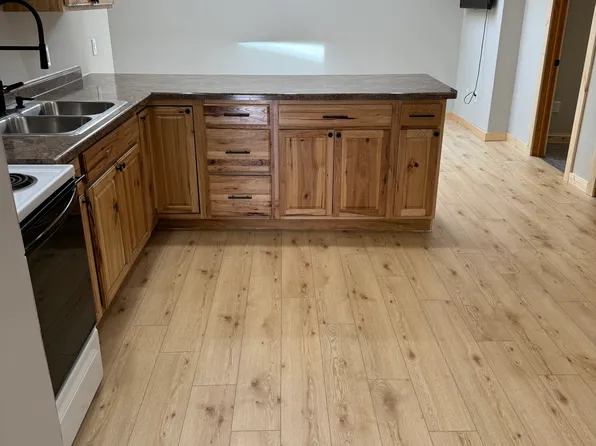 477 W 7th St, Winona, MN 55987