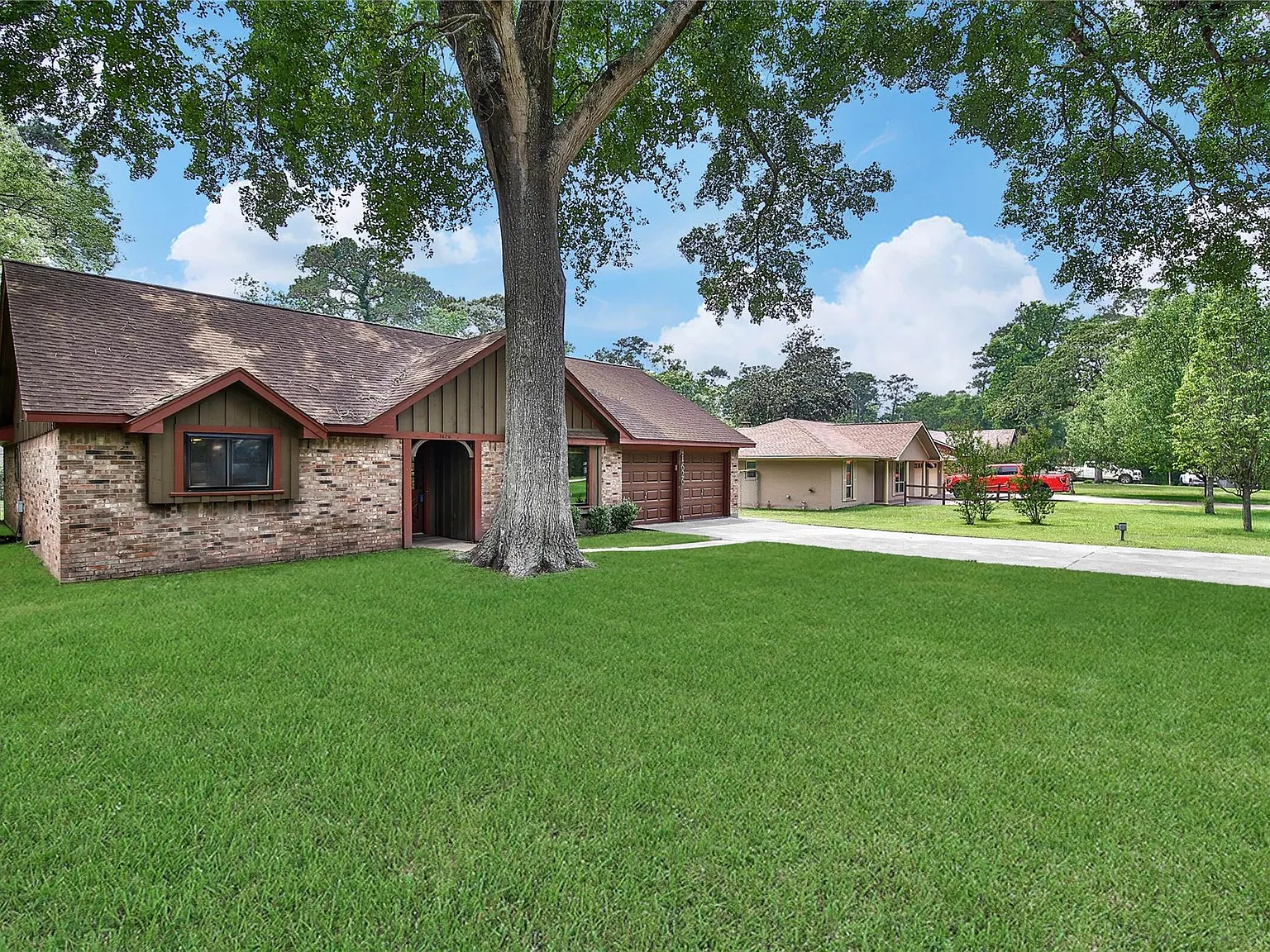 3 bed, 2.0 bath, 1583 sqft, $2,000 — Photo 2