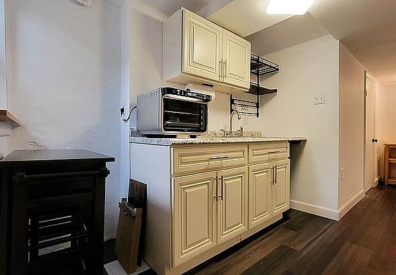 4th image of 22-18 27th St #L