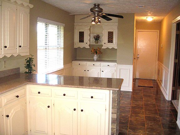 2nd image of 1917 Midcrest Dr