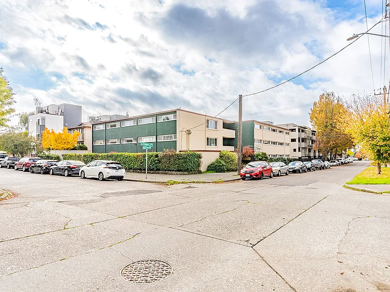 Westernaire Apartments — Photo 14
