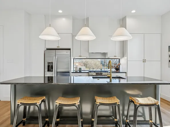 2151 Mail Ave, Dallas, TX 75235