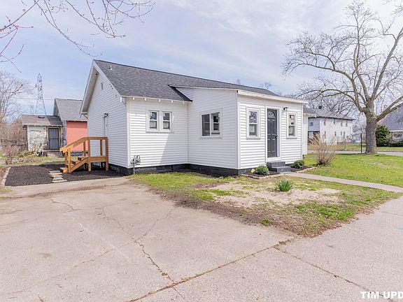 3rd image of 2045 Hoyt St