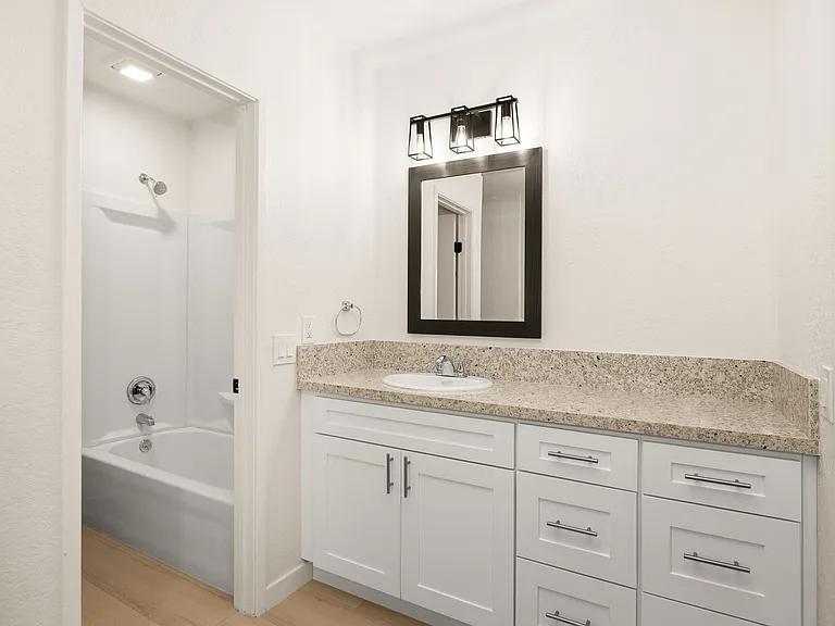 Cambridge Garden Apartments — Photo 14