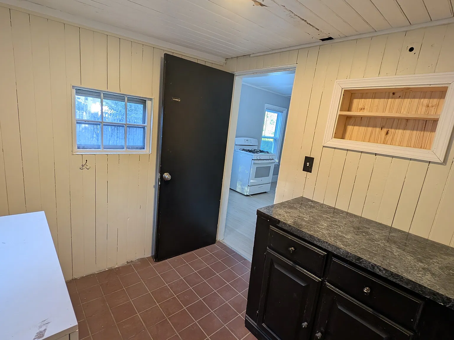 3 bed, 1200 sqft, $2,400 — Photo 3