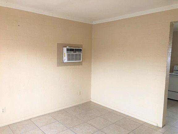 4th image of 447 E Merlayne Dr