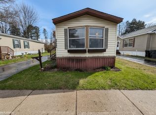48565 Pineview Dr, Shelby Township, MI