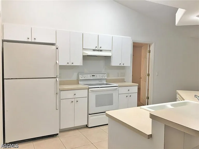 2221 SW 8th Pl — Photo 8