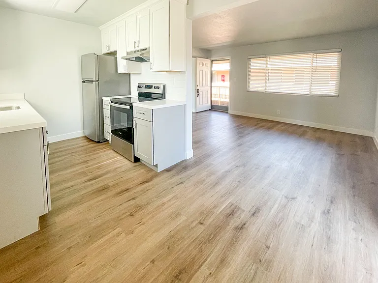 129 Redwood Ave — Photo 6