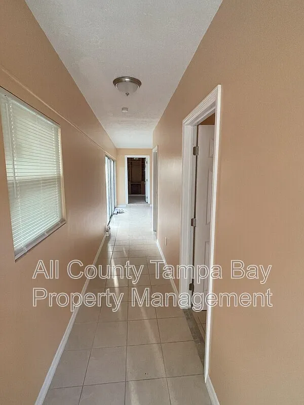 4 bed, 1.0 bath, $1,800 — Photo 2