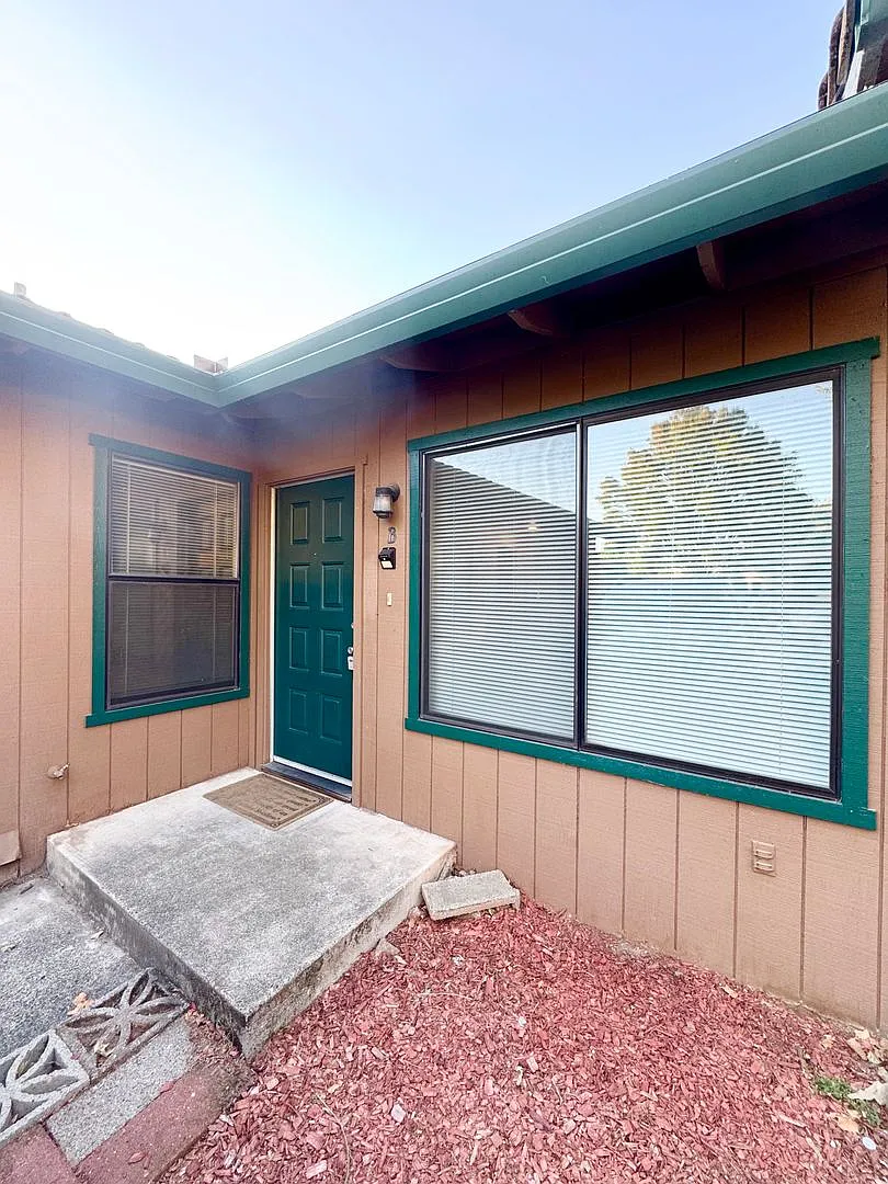 CA302 — Photo 2