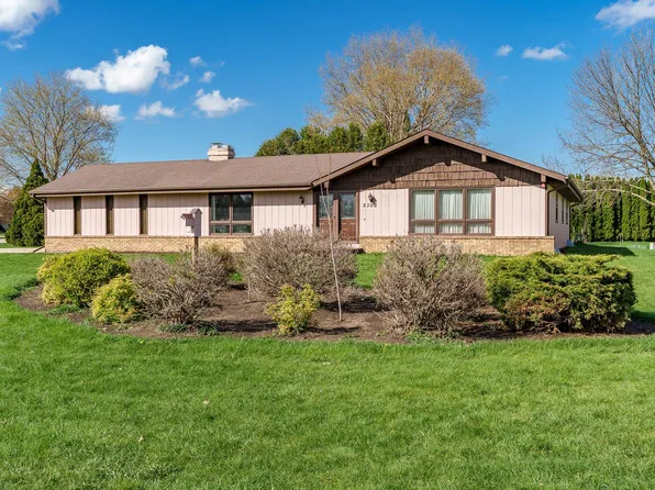 2308 N Pontiac Dr, Janesville, WI 53545