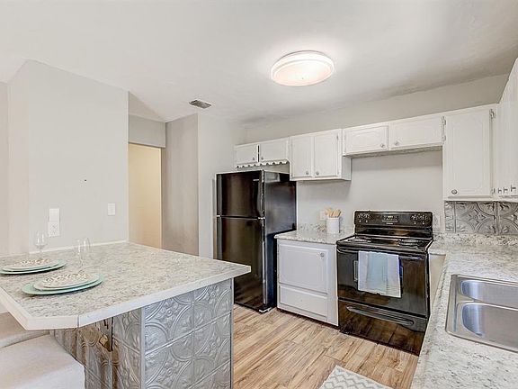 3rd image of 127 West Valley