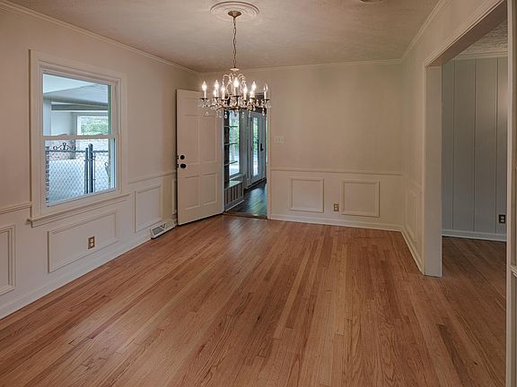 5th image of 216 Sutton Ln