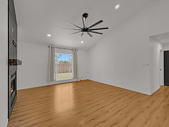 3rd image of 1307 Linda Ct