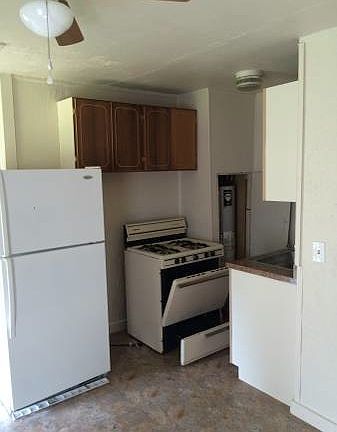 2nd image of 105 SW 43rd St