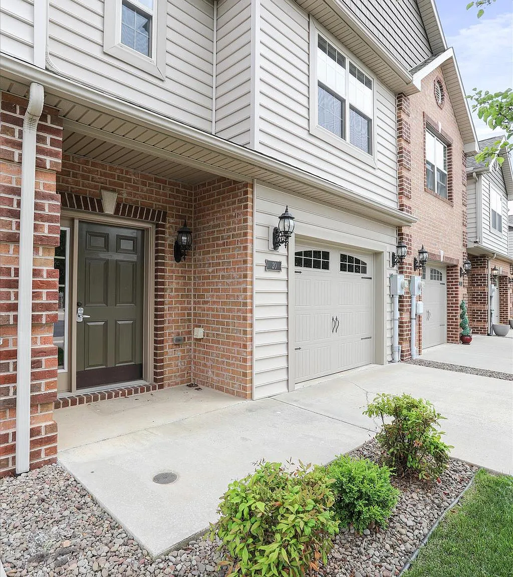3 bed, 2.5 bath, 1800 sqft, $2,095 — Photo 3