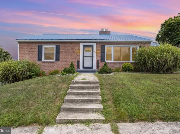 225 W King St, Waynesboro, PA 17268