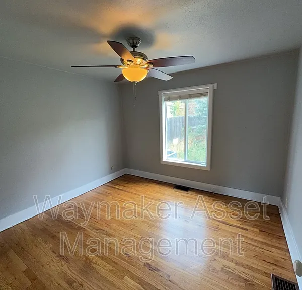 1230 N Chestnut St — Photo 10