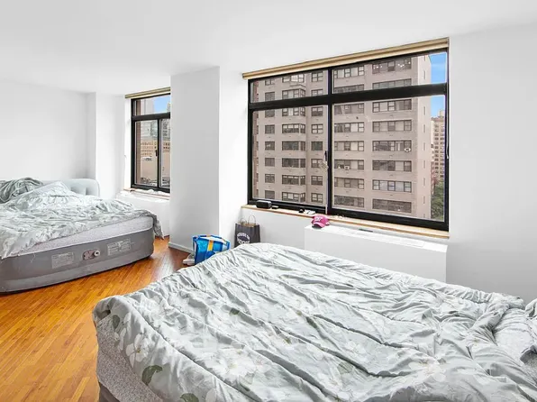 400 East 70th Street image 1 of 15
