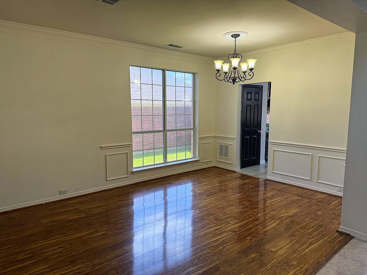 Building Photo - 2762 Hillview Dr