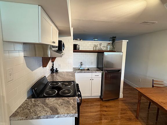 4th image of 612 College Ave W