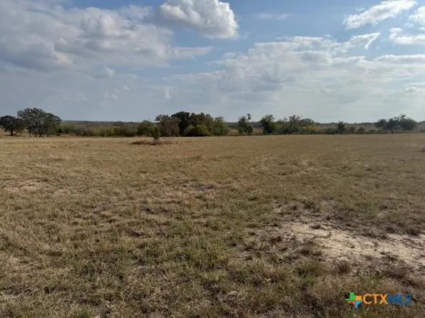 3883 Tschoepe Rd, Seguin, TX 78155