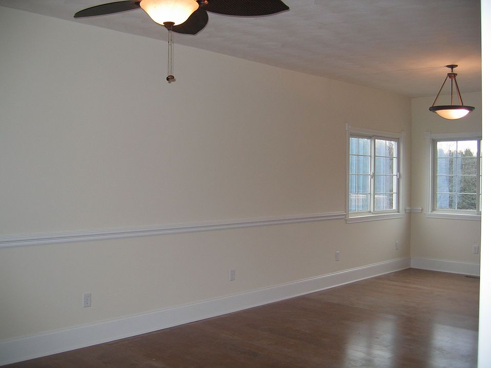 Great room: 9' ceilings
