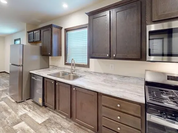 130 Northwest Dr, Bismarck, ND 58504