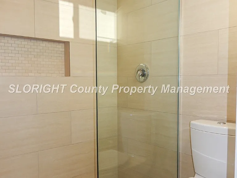 586 Pacific St — Photo 11