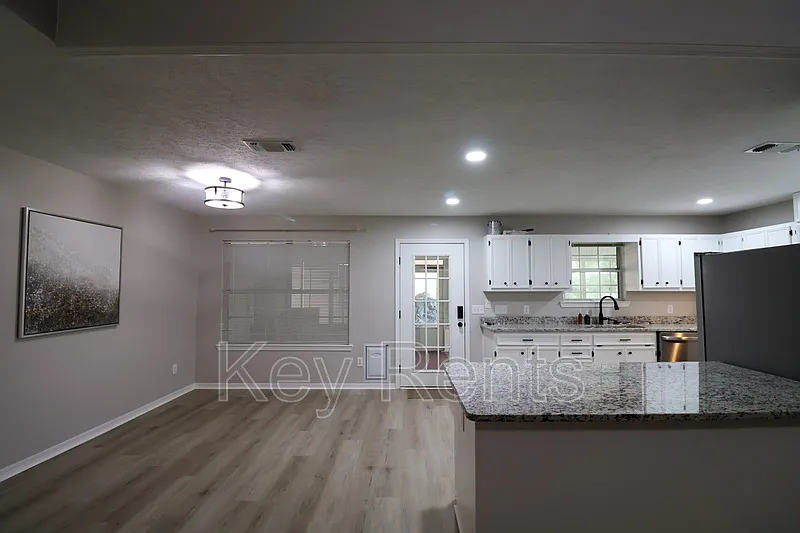 3 bed, 2.0 bath, 1764 sqft, $2,350 — Photo 4