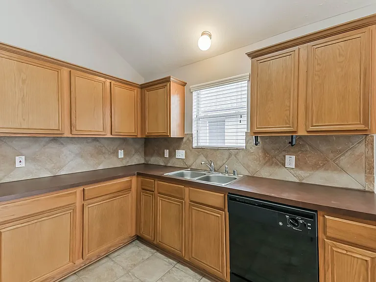 13831 Hillingdale Ln — Photo 14