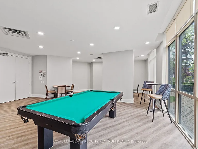 28 Harrison Garden Blvd #1812 — Photo 21