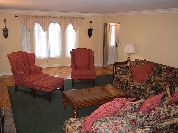 5th image of 48 Blackburn Ln