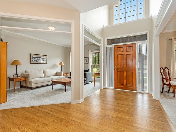 3rd image of 25709 W Sunnymere Dr