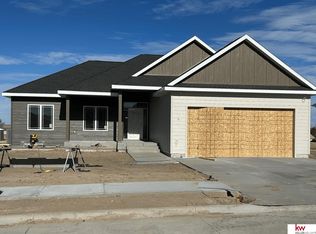 811 S St, McCook, NE 69001