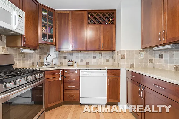 Sold by Aciman Realty LLC | media 4