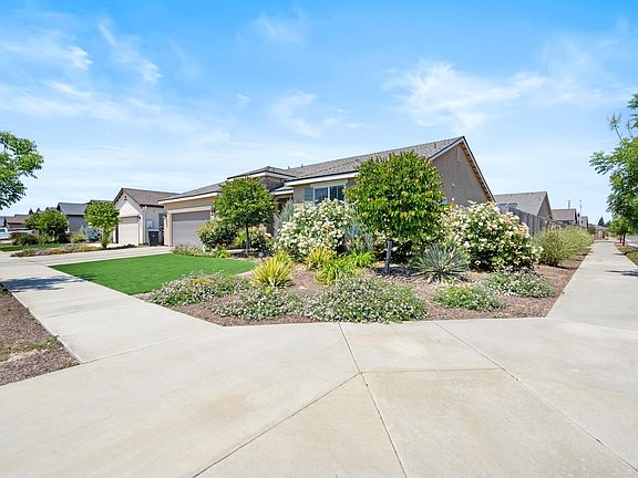 2nd image of 2334 E Monte Vista Avenue