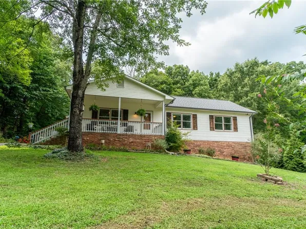 1104 Cresthaven Rd, Lewisville, NC 27023